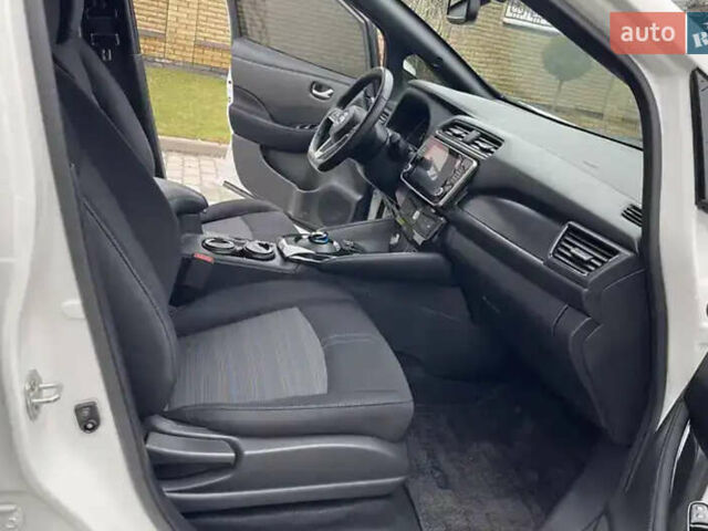 Білий Ніссан Ліф, об'ємом двигуна 0 л та пробігом 81 тис. км за 13700 $, фото 9 на Automoto.ua