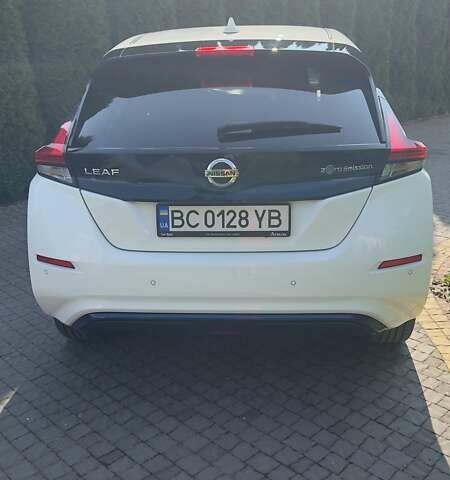 Белый Ниссан Лиф, объемом двигателя 0 л и пробегом 55 тыс. км за 17500 $, фото 5 на Automoto.ua