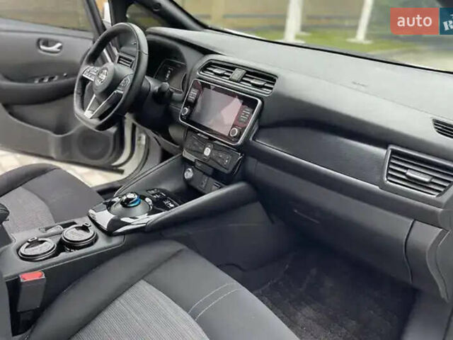 Білий Ніссан Ліф, об'ємом двигуна 0 л та пробігом 81 тис. км за 13700 $, фото 4 на Automoto.ua