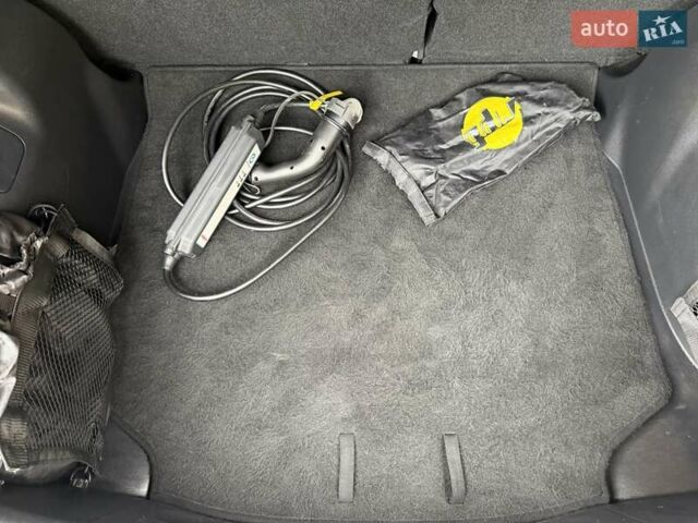 Белый Ниссан Лиф, объемом двигателя 0 л и пробегом 127 тыс. км за 14999 $, фото 67 на Automoto.ua