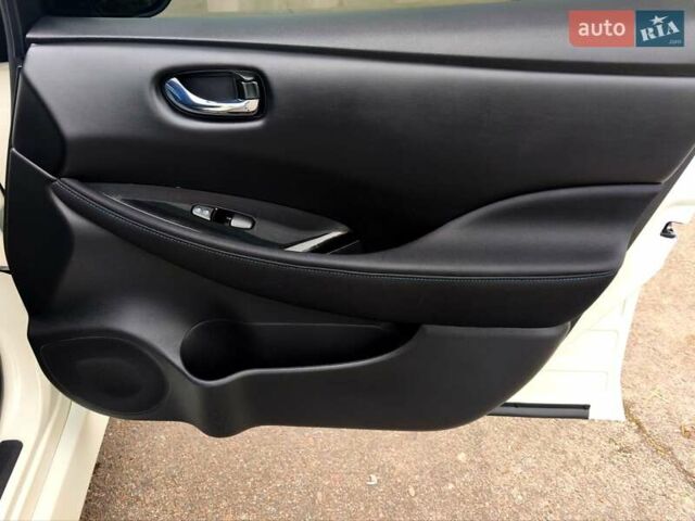 Белый Ниссан Лиф, объемом двигателя 0 л и пробегом 72 тыс. км за 13750 $, фото 5 на Automoto.ua