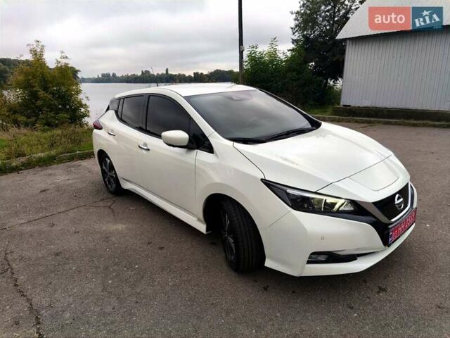 Белый Ниссан Лиф, объемом двигателя 0 л и пробегом 72 тыс. км за 13750 $, фото 62 на Automoto.ua