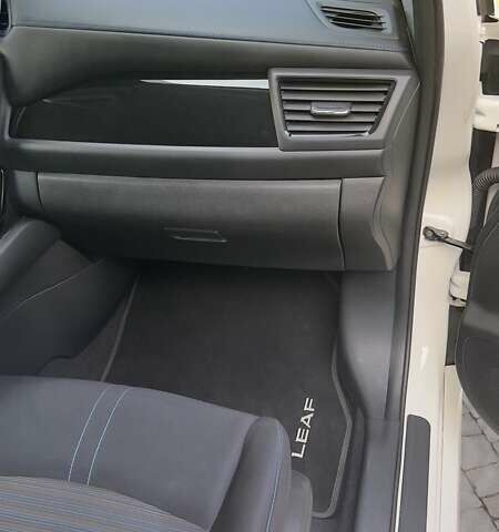 Белый Ниссан Лиф, объемом двигателя 0 л и пробегом 55 тыс. км за 17500 $, фото 44 на Automoto.ua