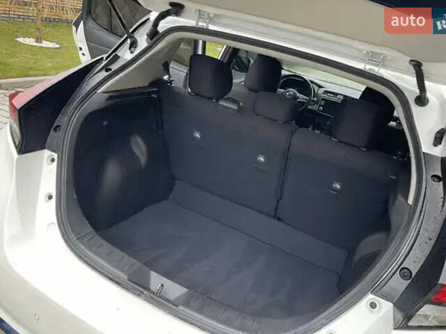 Білий Ніссан Ліф, об'ємом двигуна 0 л та пробігом 81 тис. км за 13700 $, фото 5 на Automoto.ua