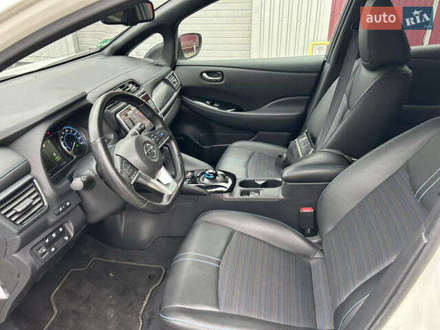 Белый Ниссан Лиф, объемом двигателя 0 л и пробегом 41 тыс. км за 15300 $, фото 12 на Automoto.ua