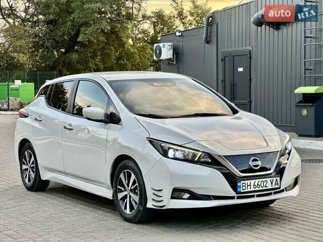 Белый Ниссан Лиф, объемом двигателя 0 л и пробегом 98 тыс. км за 13500 $, фото 3 на Automoto.ua