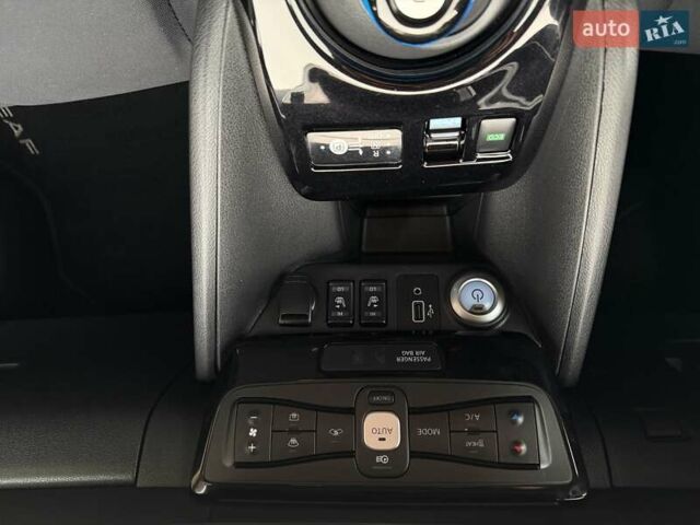 Белый Ниссан Лиф, объемом двигателя 0 л и пробегом 127 тыс. км за 14999 $, фото 44 на Automoto.ua