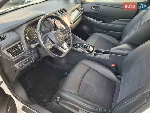 Белый Ниссан Лиф, объемом двигателя 0 л и пробегом 39 тыс. км за 14900 $, фото 8 на Automoto.ua