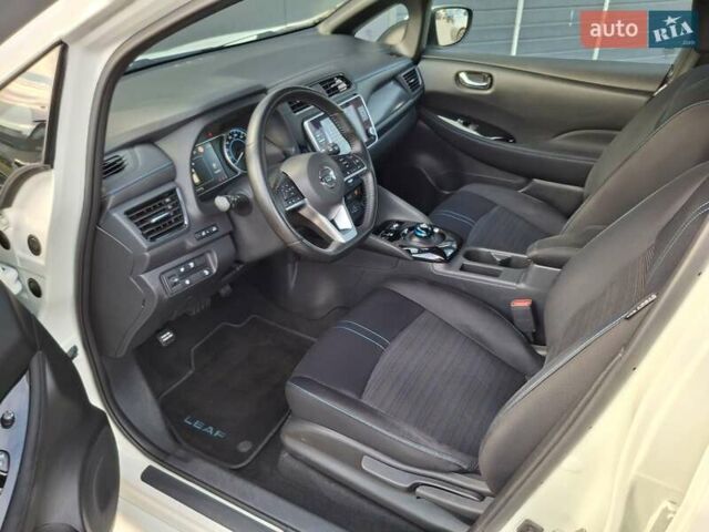 Белый Ниссан Лиф, объемом двигателя 0 л и пробегом 129 тыс. км за 12500 $, фото 12 на Automoto.ua