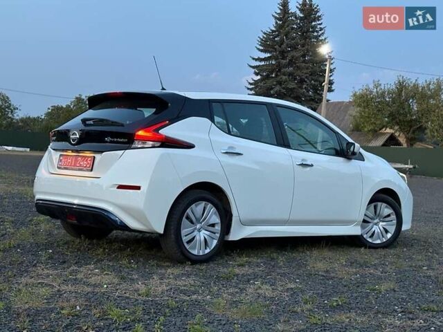 Белый Ниссан Лиф, объемом двигателя 0 л и пробегом 118 тыс. км за 14800 $, фото 7 на Automoto.ua