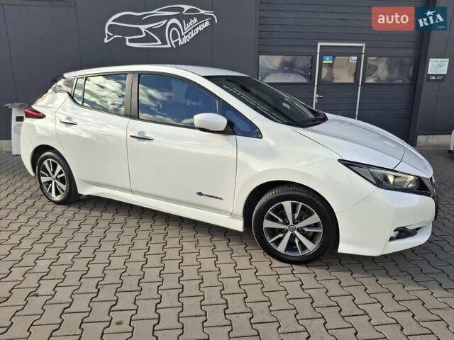 Белый Ниссан Лиф, объемом двигателя 0 л и пробегом 129 тыс. км за 12500 $, фото 1 на Automoto.ua