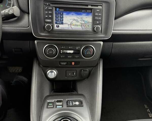 Белый Ниссан Лиф, объемом двигателя 0 л и пробегом 68 тыс. км за 12700 $, фото 9 на Automoto.ua