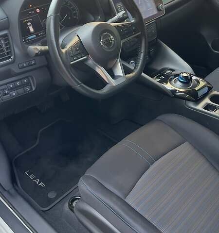 Белый Ниссан Лиф, объемом двигателя 0 л и пробегом 55 тыс. км за 17500 $, фото 57 на Automoto.ua