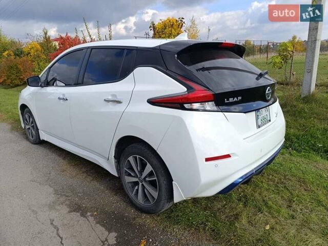 Белый Ниссан Лиф, объемом двигателя 0 л и пробегом 126 тыс. км за 12500 $, фото 1 на Automoto.ua