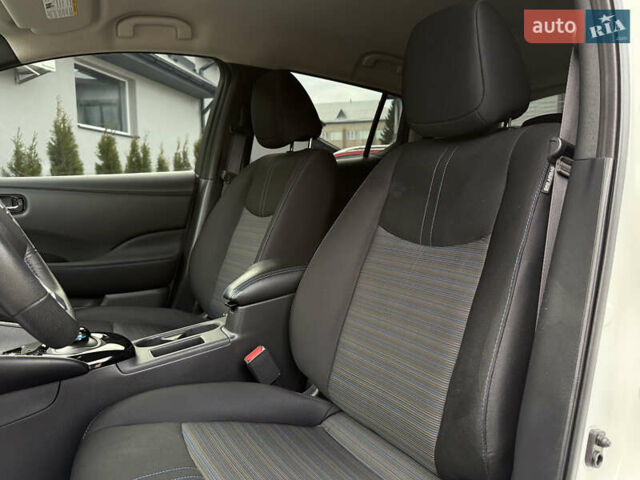 Белый Ниссан Лиф, объемом двигателя 0 л и пробегом 100 тыс. км за 15450 $, фото 26 на Automoto.ua