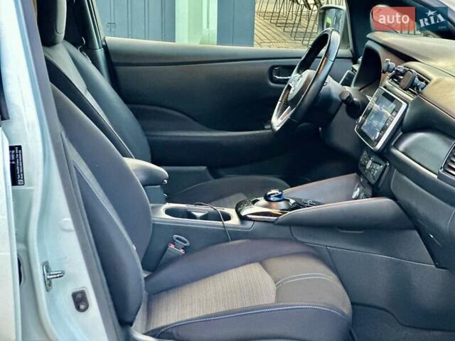 Белый Ниссан Лиф, объемом двигателя 0 л и пробегом 98 тыс. км за 13500 $, фото 16 на Automoto.ua