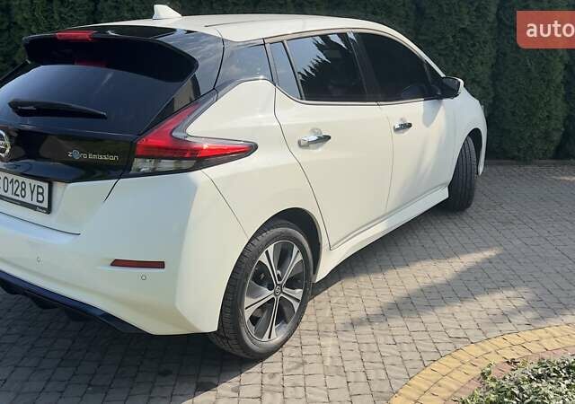 Белый Ниссан Лиф, объемом двигателя 0 л и пробегом 55 тыс. км за 17500 $, фото 34 на Automoto.ua