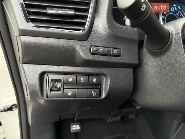 Белый Ниссан Лиф, объемом двигателя 0 л и пробегом 127 тыс. км за 14999 $, фото 34 на Automoto.ua