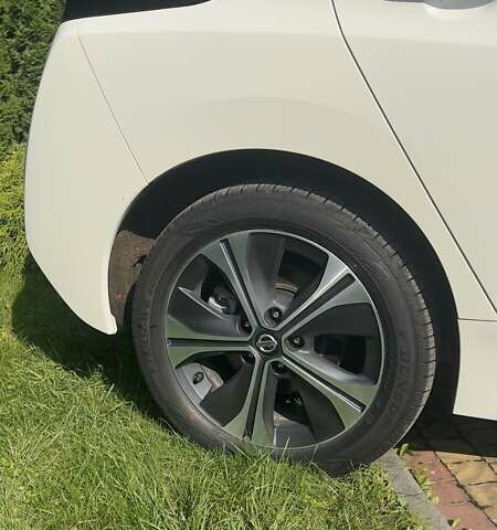 Белый Ниссан Лиф, объемом двигателя 0 л и пробегом 55 тыс. км за 17500 $, фото 16 на Automoto.ua