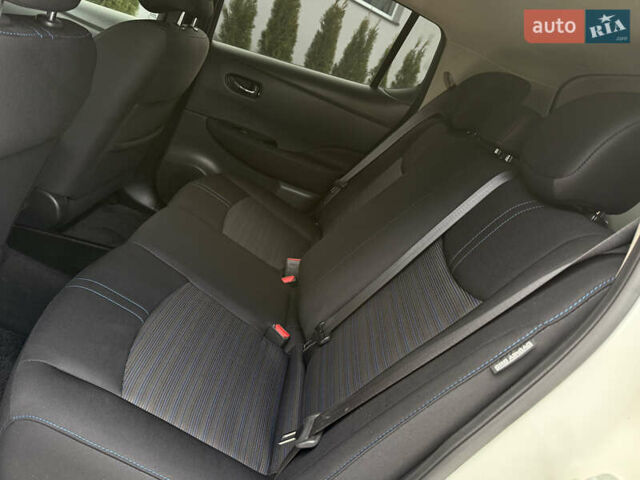 Белый Ниссан Лиф, объемом двигателя 0 л и пробегом 100 тыс. км за 15450 $, фото 29 на Automoto.ua