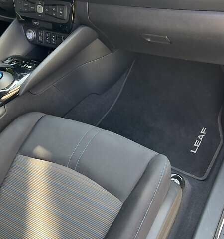 Белый Ниссан Лиф, объемом двигателя 0 л и пробегом 55 тыс. км за 17500 $, фото 53 на Automoto.ua