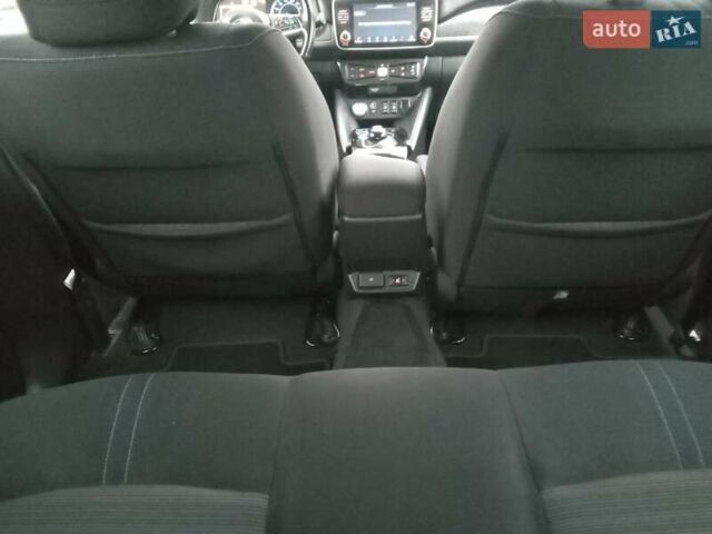 Білий Ніссан Ліф, об'ємом двигуна 0 л та пробігом 81 тис. км за 16990 $, фото 42 на Automoto.ua