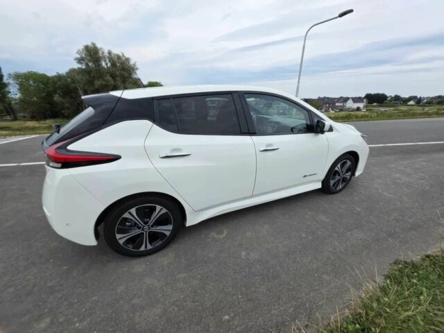 Белый Ниссан Лиф, объемом двигателя 0 л и пробегом 44 тыс. км за 5900 $, фото 3 на Automoto.ua