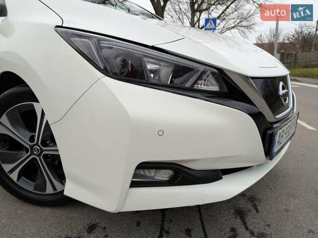 Белый Ниссан Лиф, объемом двигателя 0 л и пробегом 77 тыс. км за 12999 $, фото 2 на Automoto.ua