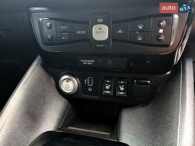 Белый Ниссан Лиф, объемом двигателя 0 л и пробегом 72 тыс. км за 13750 $, фото 3 на Automoto.ua