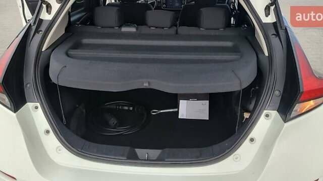 Белый Ниссан Лиф, объемом двигателя 0 л и пробегом 113 тыс. км за 15500 $, фото 28 на Automoto.ua