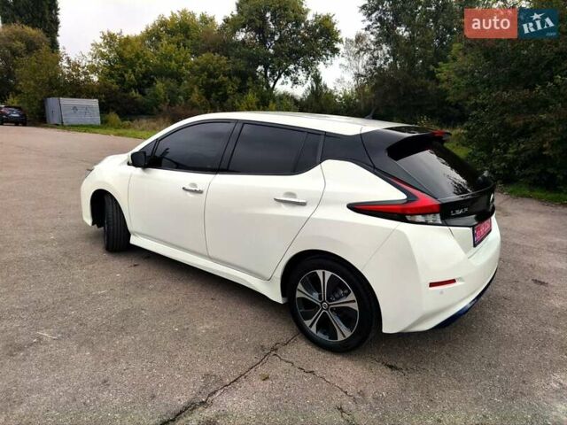 Белый Ниссан Лиф, объемом двигателя 0 л и пробегом 72 тыс. км за 13750 $, фото 44 на Automoto.ua