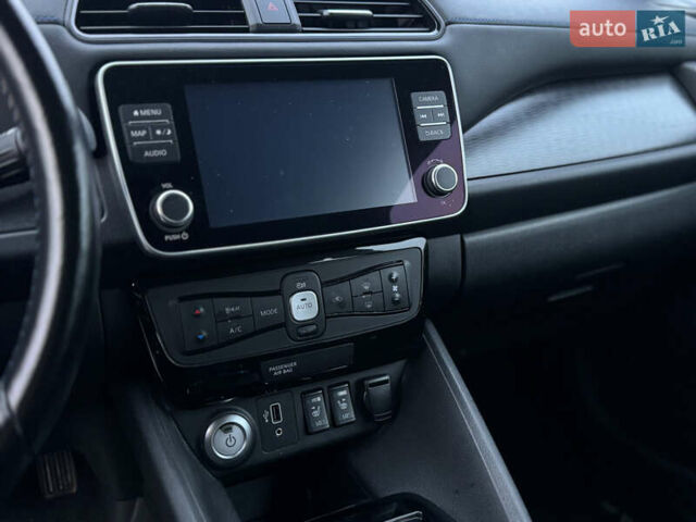 Білий Ніссан Ліф, об'ємом двигуна 0 л та пробігом 54 тис. км за 13800 $, фото 7 на Automoto.ua