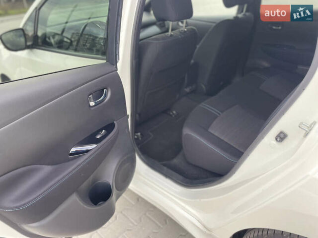 Белый Ниссан Лиф, объемом двигателя 0 л и пробегом 68 тыс. км за 16500 $, фото 16 на Automoto.ua