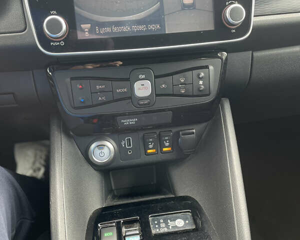 Белый Ниссан Лиф, объемом двигателя 0 л и пробегом 68 тыс. км за 16500 $, фото 29 на Automoto.ua