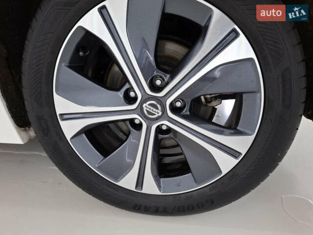 Белый Ниссан Лиф, объемом двигателя 0 л и пробегом 67 тыс. км за 14296 $, фото 11 на Automoto.ua