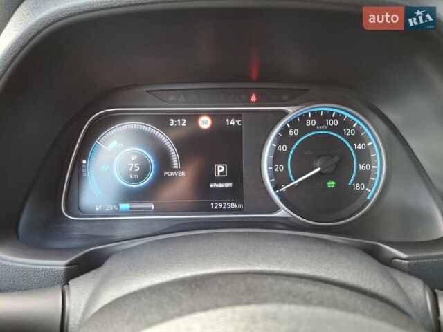 Белый Ниссан Лиф, объемом двигателя 0 л и пробегом 129 тыс. км за 12500 $, фото 25 на Automoto.ua