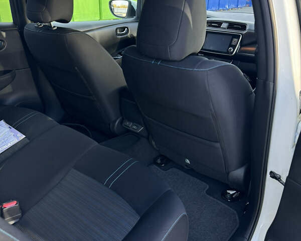 Белый Ниссан Лиф, объемом двигателя 0 л и пробегом 90 тыс. км за 13100 $, фото 5 на Automoto.ua