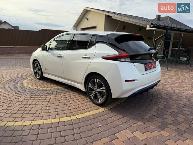 Белый Ниссан Лиф, объемом двигателя 0 л и пробегом 17 тыс. км за 17999 $, фото 4 на Automoto.ua