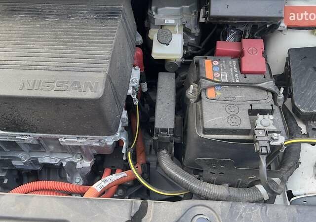 Белый Ниссан Лиф, объемом двигателя 0 л и пробегом 55 тыс. км за 17500 $, фото 76 на Automoto.ua