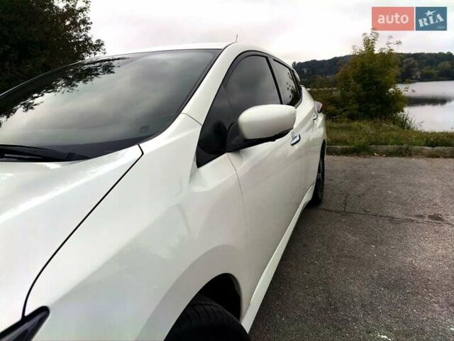 Белый Ниссан Лиф, объемом двигателя 0 л и пробегом 72 тыс. км за 13750 $, фото 53 на Automoto.ua