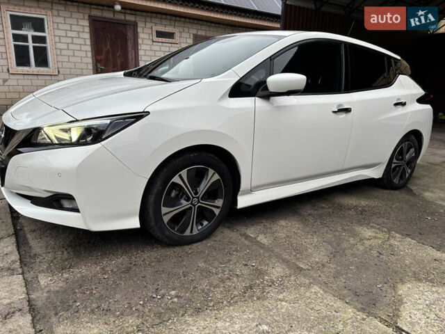 Белый Ниссан Лиф, объемом двигателя 0 л и пробегом 68 тыс. км за 14230 $, фото 5 на Automoto.ua