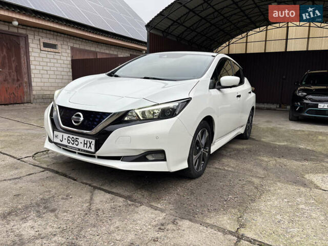 Белый Ниссан Лиф, объемом двигателя 0 л и пробегом 68 тыс. км за 14230 $, фото 2 на Automoto.ua