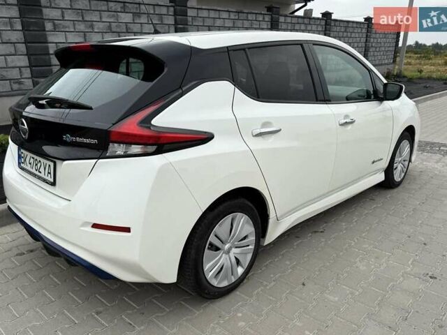 Белый Ниссан Лиф, объемом двигателя 0 л и пробегом 68 тыс. км за 12700 $, фото 6 на Automoto.ua