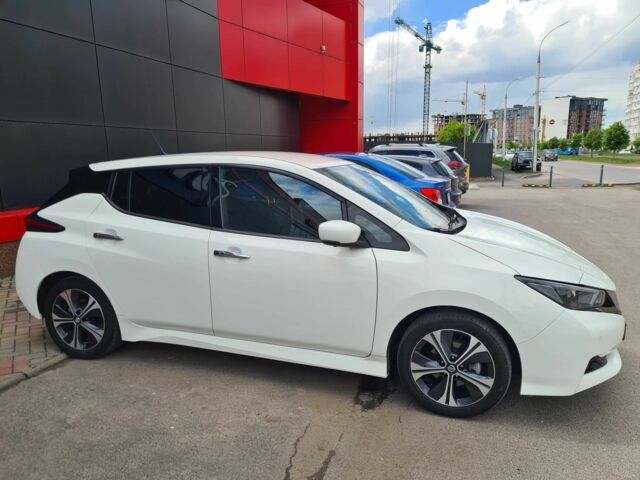 Білий Ніссан Ліф, об'ємом двигуна 0 л та пробігом 85 тис. км за 13500 $, фото 15 на Automoto.ua