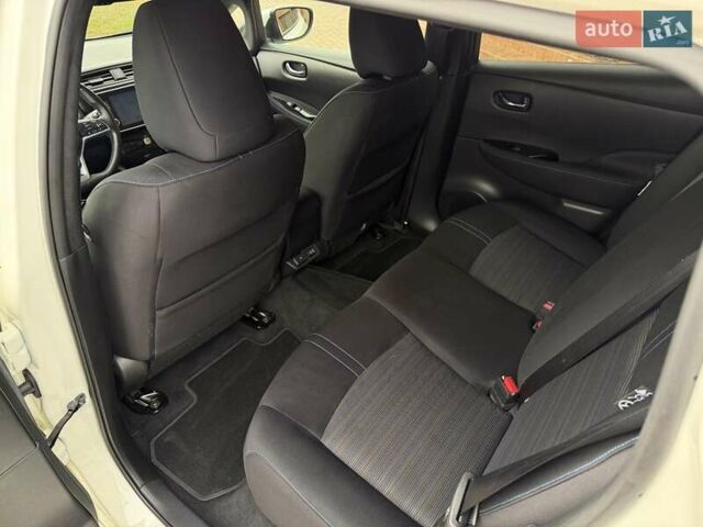 Белый Ниссан Лиф, объемом двигателя 0 л и пробегом 127 тыс. км за 14999 $, фото 49 на Automoto.ua