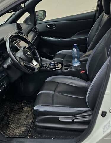 Белый Ниссан Лиф, объемом двигателя 0 л и пробегом 63 тыс. км за 12500 $, фото 15 на Automoto.ua