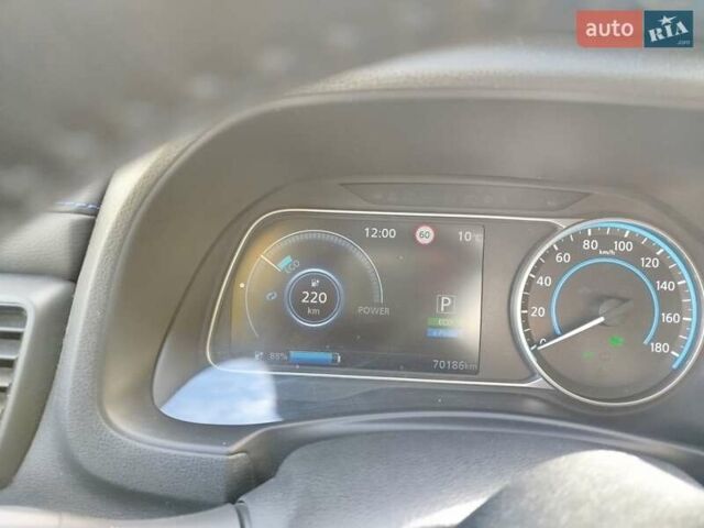 Белый Ниссан Лиф, объемом двигателя 0 л и пробегом 70 тыс. км за 14300 $, фото 14 на Automoto.ua