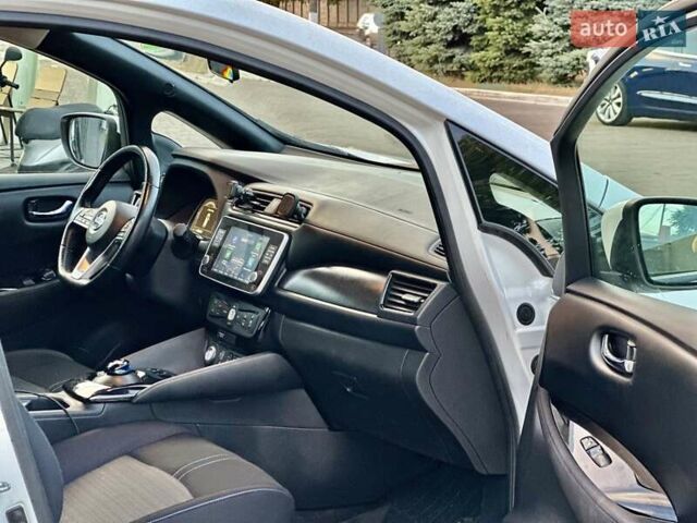 Белый Ниссан Лиф, объемом двигателя 0 л и пробегом 98 тыс. км за 13500 $, фото 15 на Automoto.ua