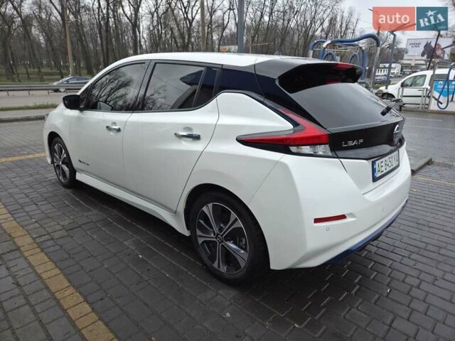 Белый Ниссан Лиф, объемом двигателя 0 л и пробегом 57 тыс. км за 16700 $, фото 4 на Automoto.ua