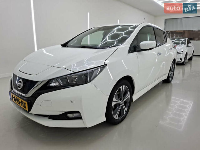 Белый Ниссан Лиф, объемом двигателя 0 л и пробегом 67 тыс. км за 14296 $, фото 1 на Automoto.ua